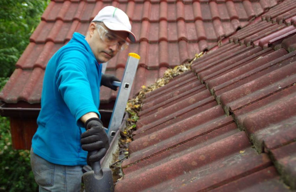 Gutters Cleaning Services
